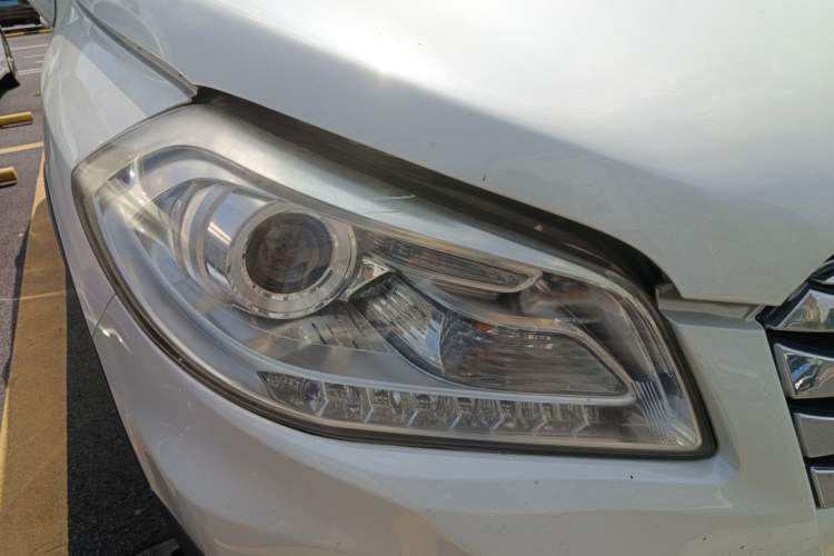 Used Suzuki S-Cross 2015 1.6L CVT Two-Wheel Drive Elite Version Right Front Headlight