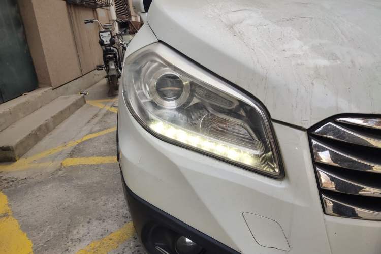 Used Suzuki S-Cross 2015 1.4T Automatic Two-Wheel Drive Prestige Model Right Front Headlight