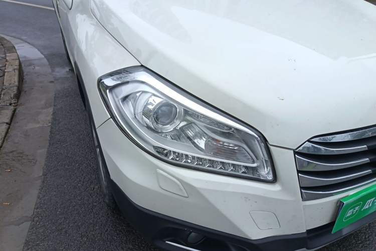 Used Suzuki S-Cross 2015 1.6L CVT Two-Wheel Drive Elite Version Right Front Headlight