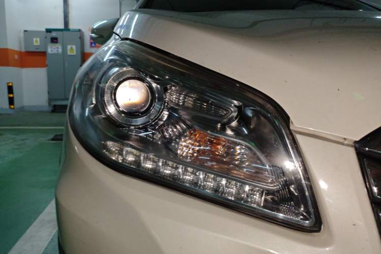 Used Suzuki S-Cross 2015 1.4T Automatic Two-Wheel Drive Prestige Model Right Front Headlight