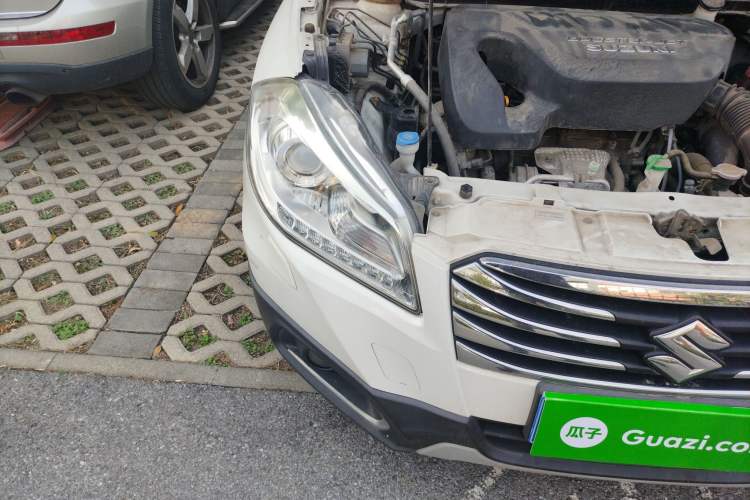 Used Suzuki S-Cross 2015 1.4T Automatic 4x4 Prestige Model Right Front Headlight