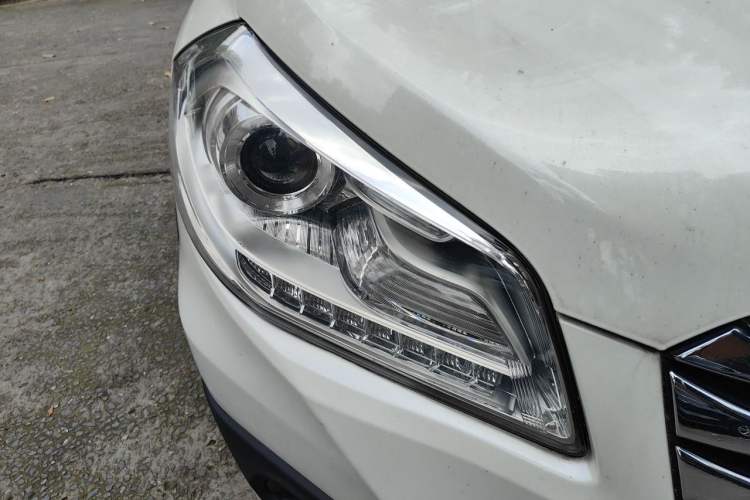Used Suzuki S-Cross 2015 1.6L CVT Two-Wheel Drive Elite Version Right Front Headlight