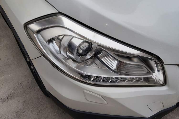 Used Suzuki S-Cross 2015 1.4T Manual Two-Wheel Drive Prestige Model Right Front Headlight