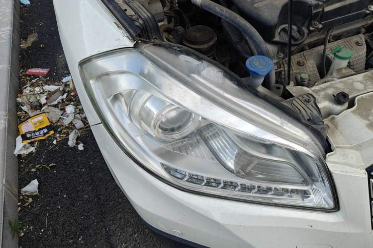 Used Suzuki S-Cross 2015 1.6L CVT Two-Wheel Drive Elite Version Right Front Headlight