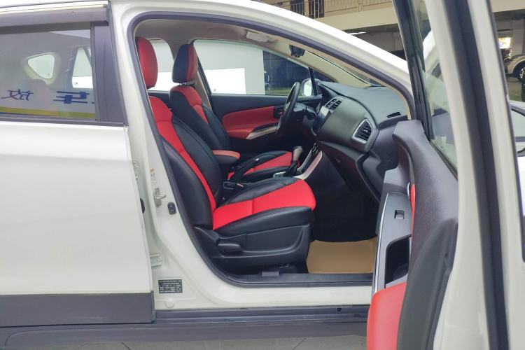 Used Suzuki S-Cross 2015 1.6L CVT Two-Wheel Drive Entry-Level Trim Right Front Seat