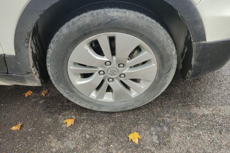 Used Suzuki S-Cross 2015 1.6L Manual Two-Wheel Drive Elite Model Right Front Wheel Hub