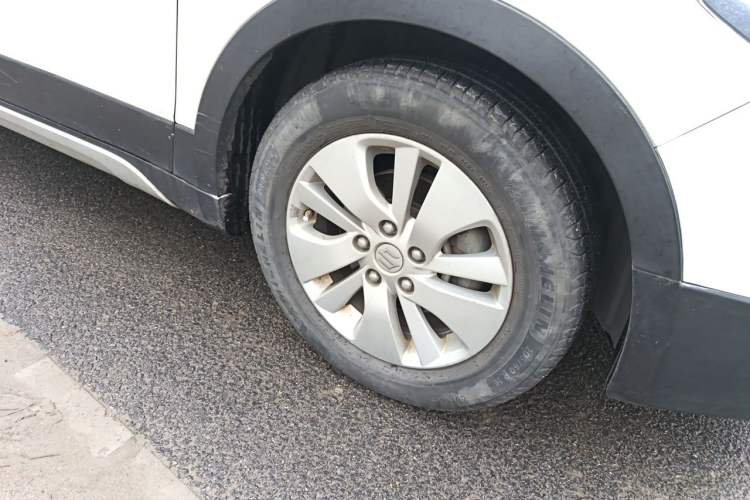 Used Suzuki S-Cross 2015 1.6L CVT Two-Wheel Drive Elite Version Right Front Wheel Hub