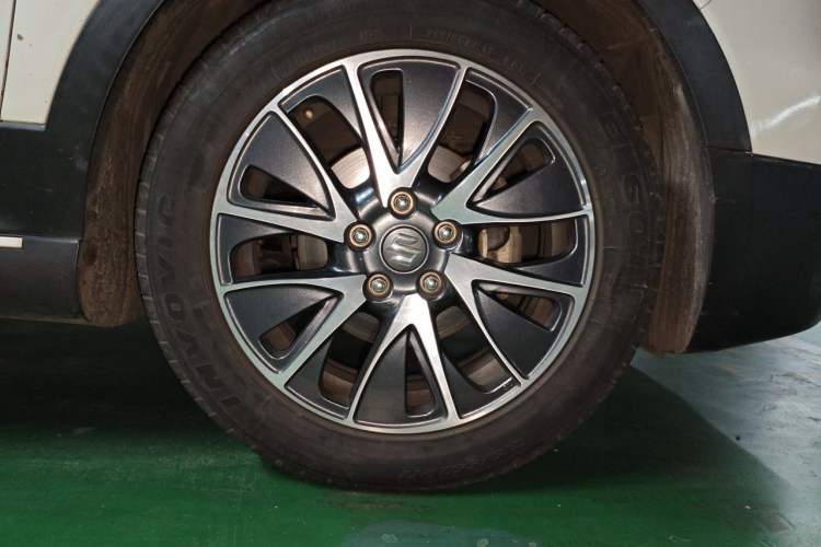 Used Suzuki S-Cross 2015 1.4T Automatic Two-Wheel Drive Prestige Model Right Front Wheel Hub
