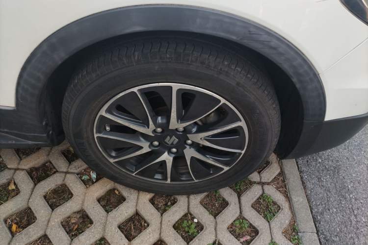 Used Suzuki S-Cross 2015 1.4T Automatic 4x4 Prestige Model Right Front Wheel Hub