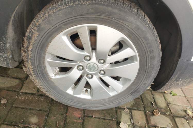 Used Suzuki S-Cross 2015 1.6L CVT Two-Wheel Drive Entry-Level Trim Right Front Wheel Hub