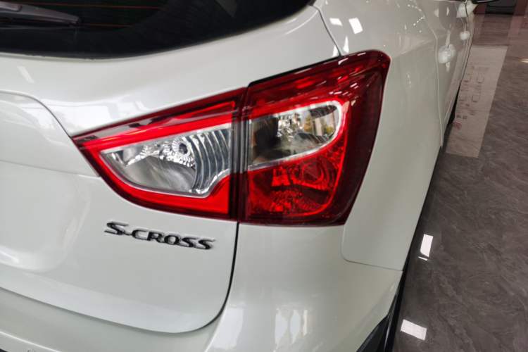 Used Suzuki S-Cross 2015 1.6L CVT Two-Wheel Drive Entry-Level Trim Right Rear Taillight
