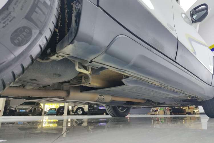Used Suzuki S-Cross 2015 1.6L CVT Two-Wheel Drive Entry-Level Trim Right Side Sill
