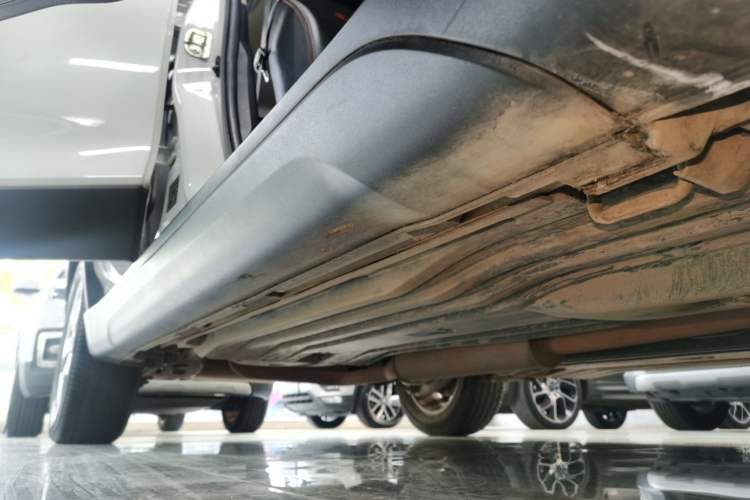 Used Suzuki S-Cross 2015 1.6L CVT Two-Wheel Drive Entry-Level Trim Right Side Sill