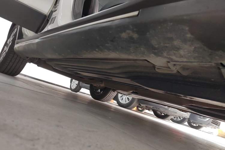 Used Suzuki S-Cross 2015 1.4T Manual Two-Wheel Drive Prestige Model Right Side Sill