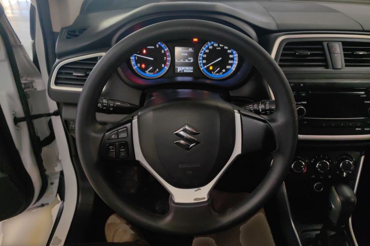 Used Suzuki S-Cross 2015 1.6L CVT Two-Wheel Drive Entry-Level Trim Steering Wheel