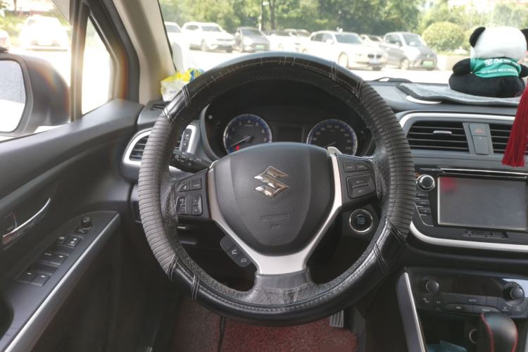 Used Suzuki S-Cross 2015 1.6L CVT Four-Wheel Drive Elite Model Steering Wheel
