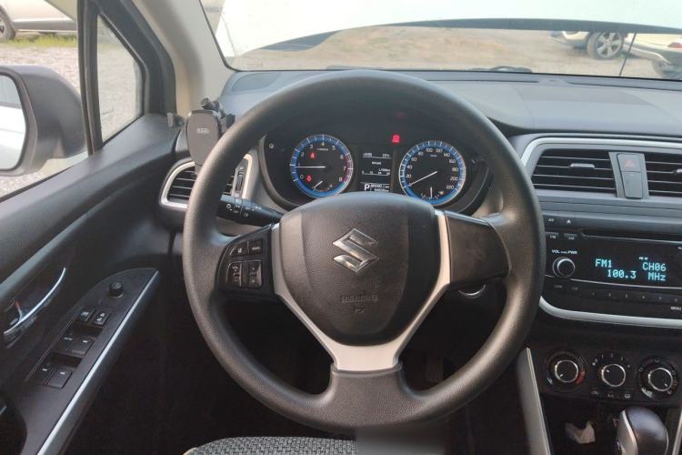 Used Suzuki S-Cross 2015 1.6L CVT Two-Wheel Drive Entry-Level Trim Steering Wheel