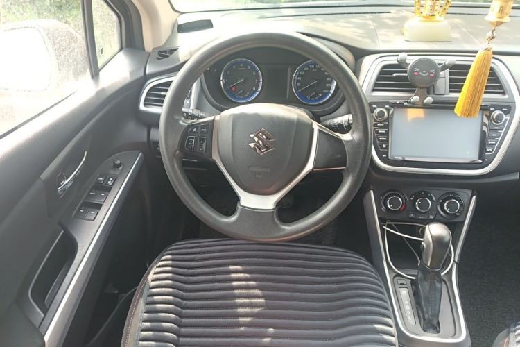 Used Suzuki S-Cross 2015 1.6L CVT Two-Wheel Drive Entry-Level Trim Steering Wheel