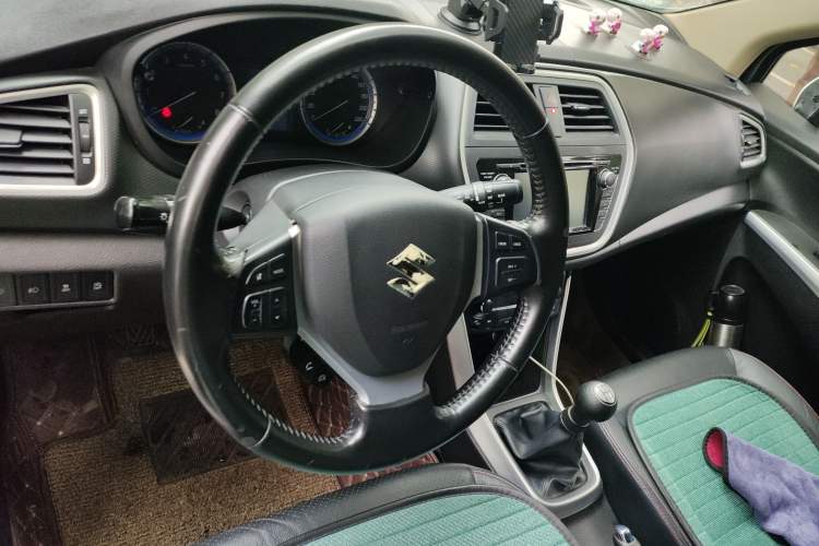 Used Suzuki S-Cross 2015 1.6L Manual Two-Wheel Drive Elite Model Steering Wheel
