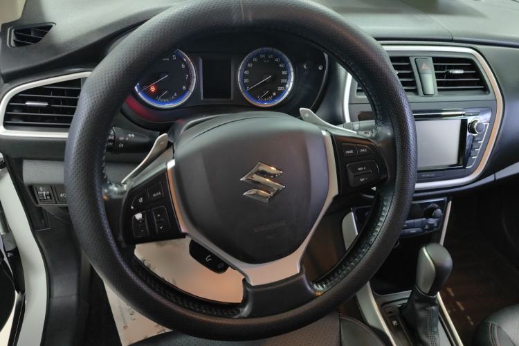 Used Suzuki S-Cross 2015 1.6L CVT Two-Wheel Drive Elite Version Steering Wheel
