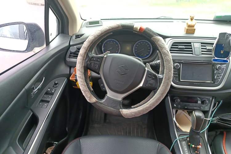 Used Suzuki S-Cross 2015 1.6L CVT Two-Wheel Drive Elite Version Steering Wheel