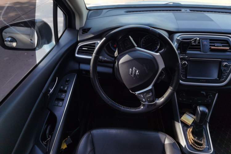 Used Suzuki S-Cross 2015 1.4T Automatic Two-Wheel Drive Prestige Model Steering Wheel