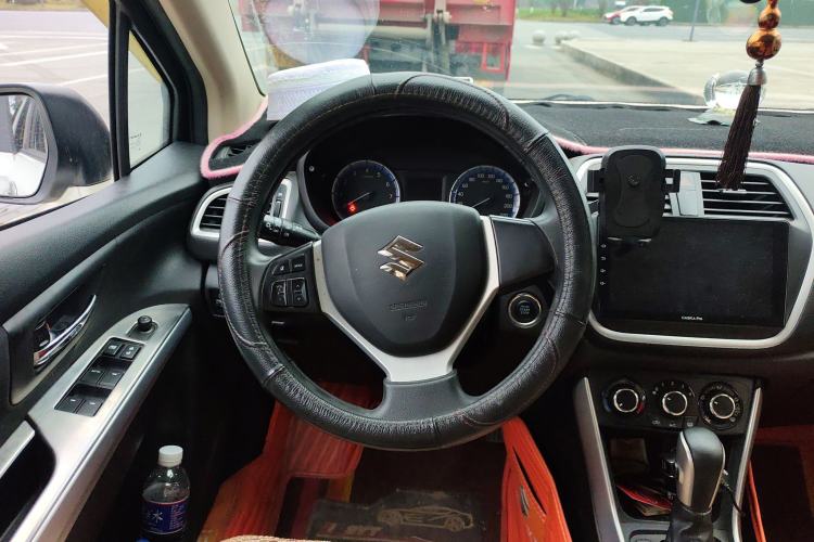 Used Suzuki S-Cross 2015 1.6L CVT Two-Wheel Drive Entry-Level Trim Steering Wheel