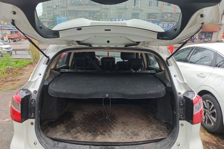 Used Suzuki S-Cross 2015 1.6L CVT Four-Wheel Drive Elite Model Trunk