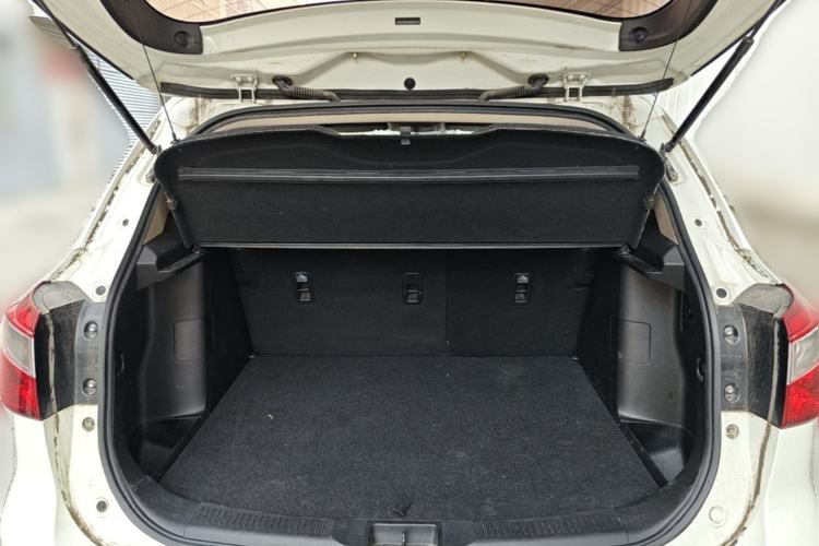 Used Suzuki S-Cross 2015 1.6L CVT Two-Wheel Drive Elite Version Trunk