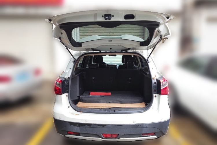 Used Suzuki S-Cross 2015 1.6L CVT Two-Wheel Drive Elite Version Trunk
