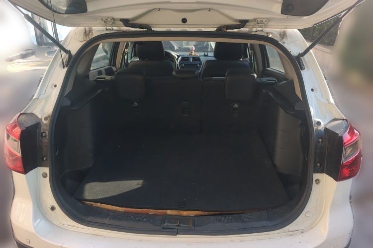 Used Suzuki S-Cross 2015 1.6L CVT Two-Wheel Drive Elite Version Trunk