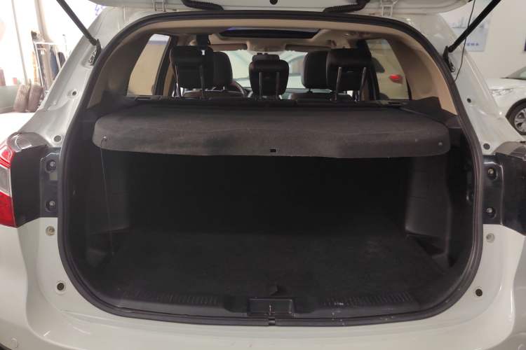 Used Suzuki S-Cross 2015 1.4T Manual Two-Wheel Drive Prestige Model Trunk