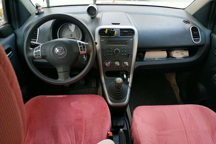 Used Suzuki Splash 2012 1.4 VVT Deluxe Edition Center Console