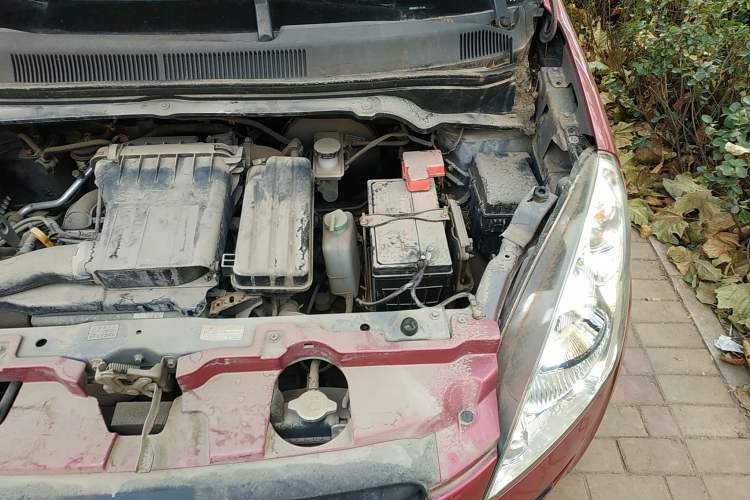 Used Suzuki Splash 2012 1.4 VVT Deluxe Edition Engine Bay Left