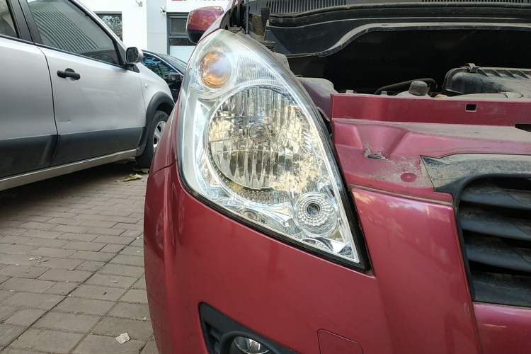 Used Suzuki Splash 2012 1.4 VVT Deluxe Edition Right Front Headlight