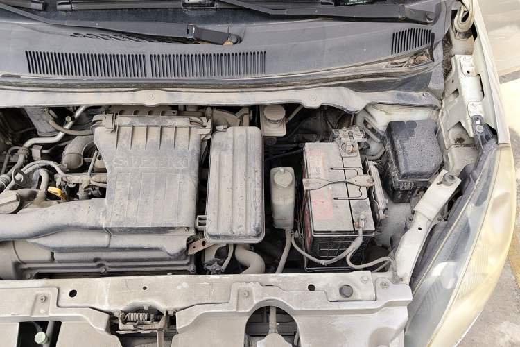 Used Suzuki Splash 2012 1.4 VVT Luxury Edition Engine Bay Left