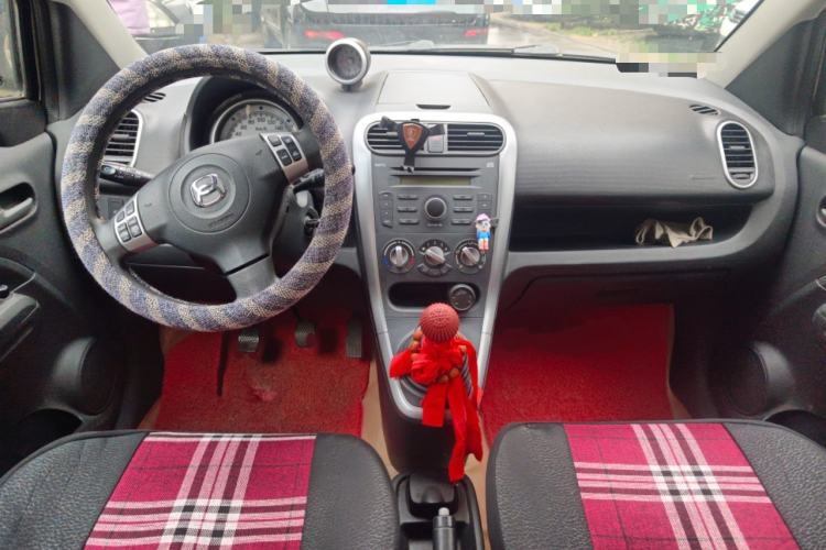 Used Suzuki Splash 2012 1.4 VVT Deluxe Edition Center Console