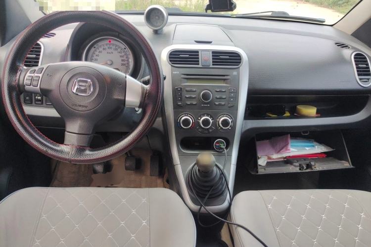Used Suzuki Splash 2012 1.4L Luxury Model Center Console