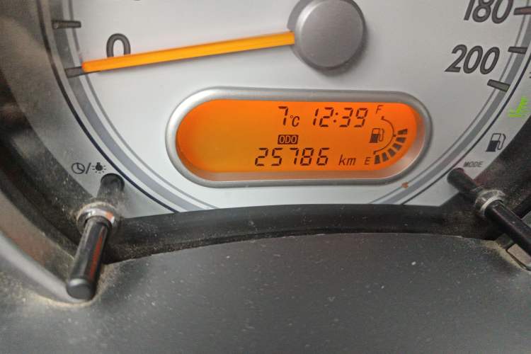 Used Suzuki Splash 2012 1.4 VVT Deluxe Edition Odometer Close Up
