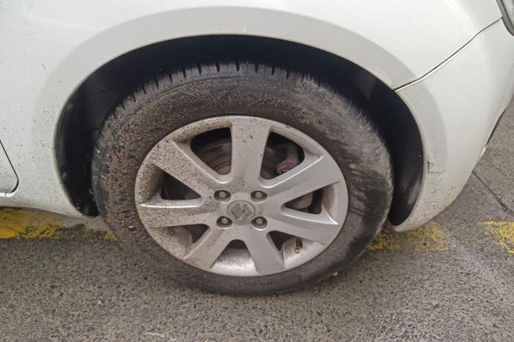 Used Suzuki Splash 2012 1.4 VVT Deluxe Edition Right Front Wheel Hub