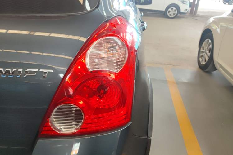 Used Suzuki Swift 2016 1.5L Automatic Fashionable Coolplay Edition Exterior 6