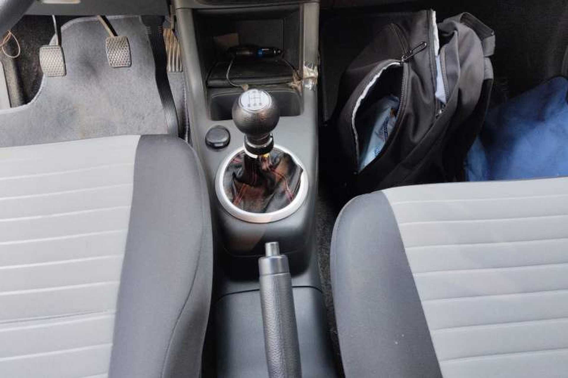 Used Suzuki Swift 2014 1.3L Manual Standard Edition Gear Lever
