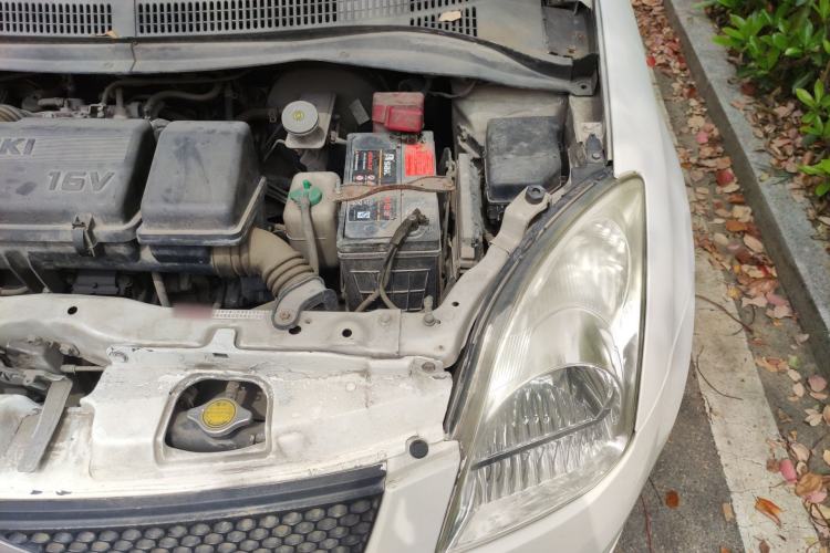 Used Suzuki Swift 2005 1.3L Manual Luxury Model Engine Bay Left