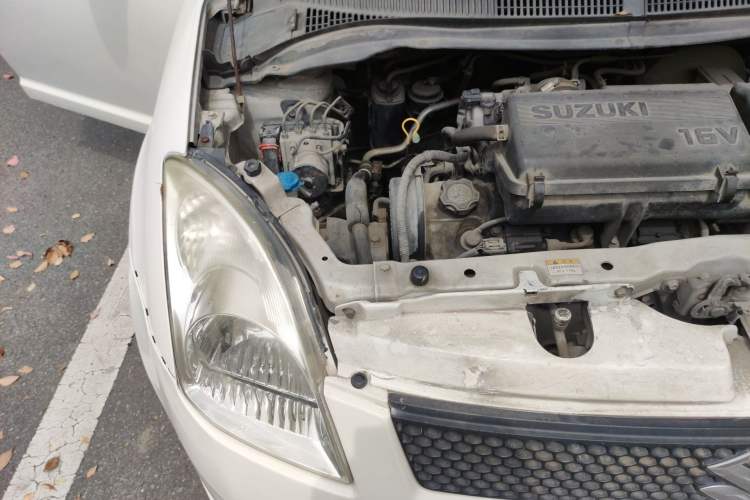 Used Suzuki Swift 2005 1.3L Manual Luxury Model Engine Bay Right