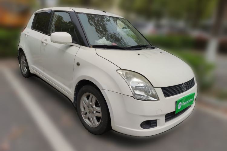 Used Suzuki Swift 2005 1.3L Manual Luxury Model Front Right 45 Deg