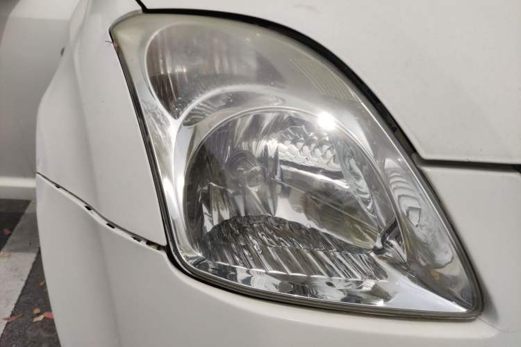 Used Suzuki Swift 2005 1.3L Manual Luxury Model Right Front Headlight