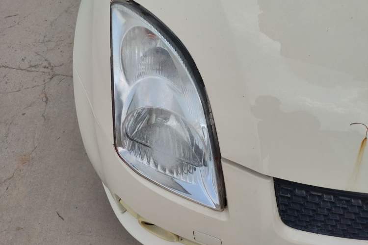 Used Suzuki Swift 2008 1.5L Manual - Ultra-Stylish Xuanrui Model Right Front Headlight