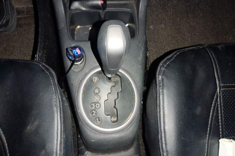 Used Suzuki Swift 2008 1.5L Automatic – Ultra-Stylish Xuanrui Edition Gear Lever
