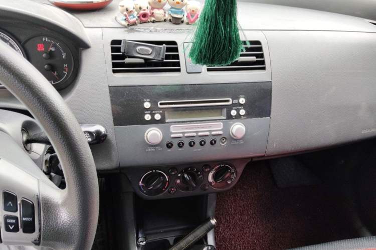 Used Suzuki Swift 2009 1.5L Manual Dual-Tone Xuanrui Edition Audio And AC Panel