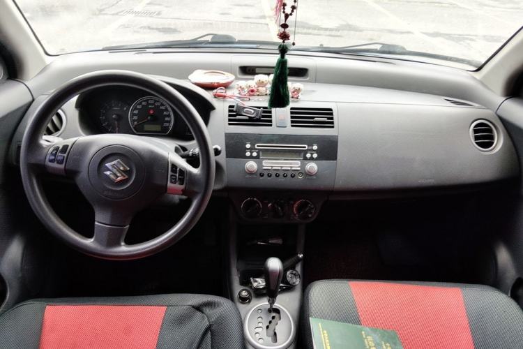 Used Suzuki Swift 2009 1.5L Manual Dual-Tone Xuanrui Edition Center Console